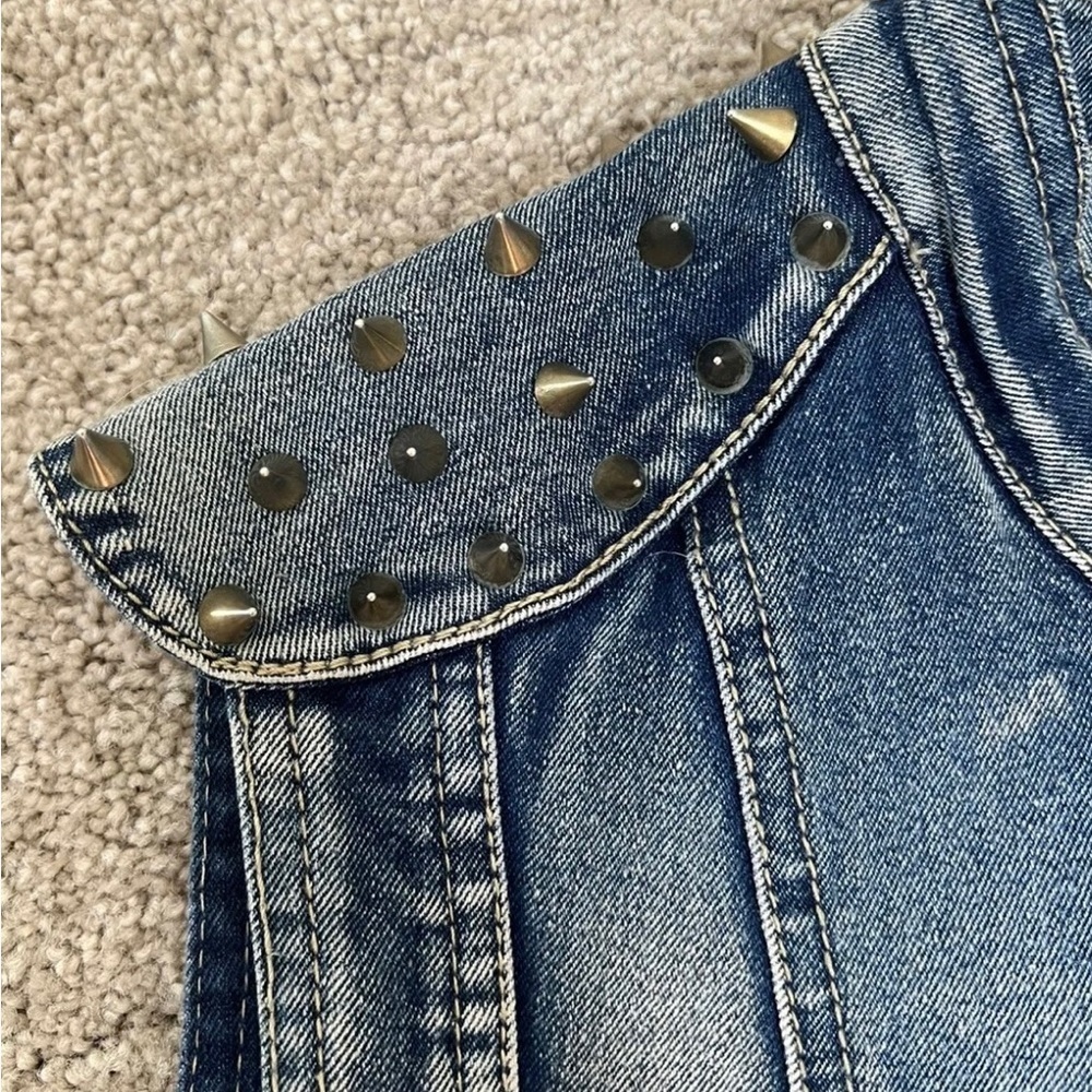 Forever 21 Denim Distressed Vest with Front Zipper Gold Shoulder Studs Size S - Picture 5 of 13